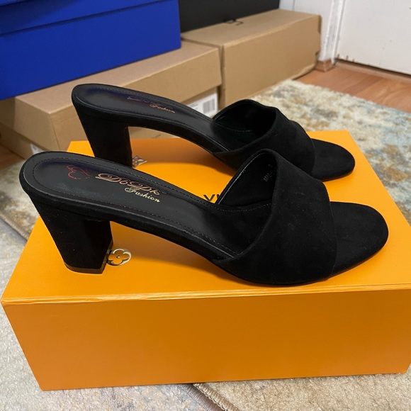 EUC Women’s Size 9 DbDk Fashion Suede Slide Sandals In Black 3” Heels - Picture 4 of 11